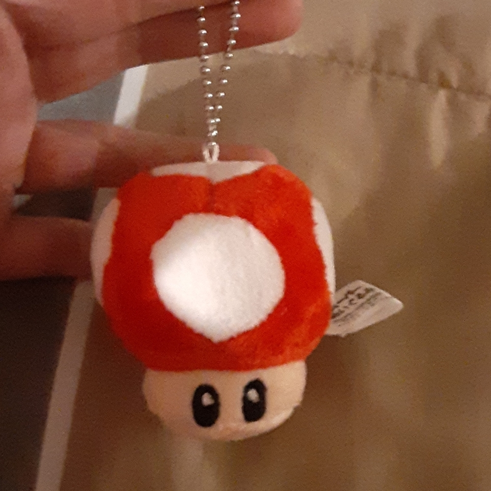 Red Mario bros mushroom keychain